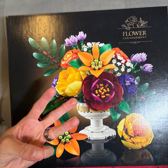 LEGO Flower Arrangement 3 Set 10345 Botanical Collection – Adult 18+ 1161pcs - Picture 5 of 5